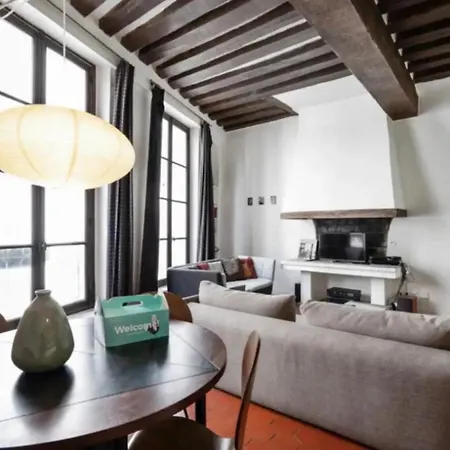 Apartamento Parisian With Terrace In Saint Michel-notre Dame *